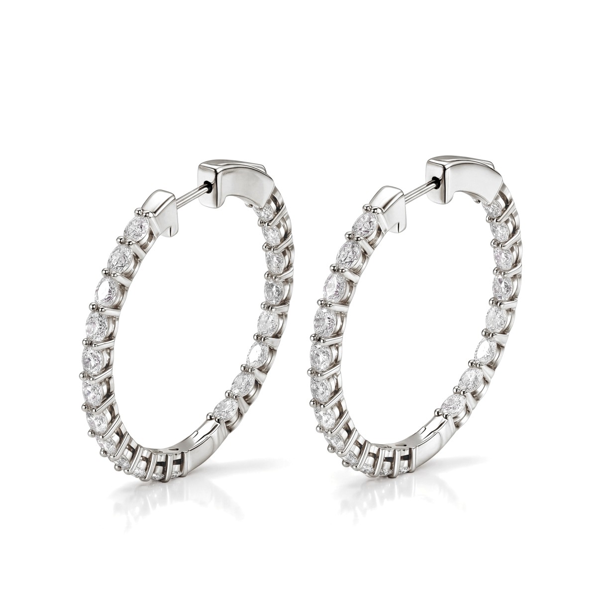 Luminette - Argolas com moissanite de talhe oval em garra partilhada