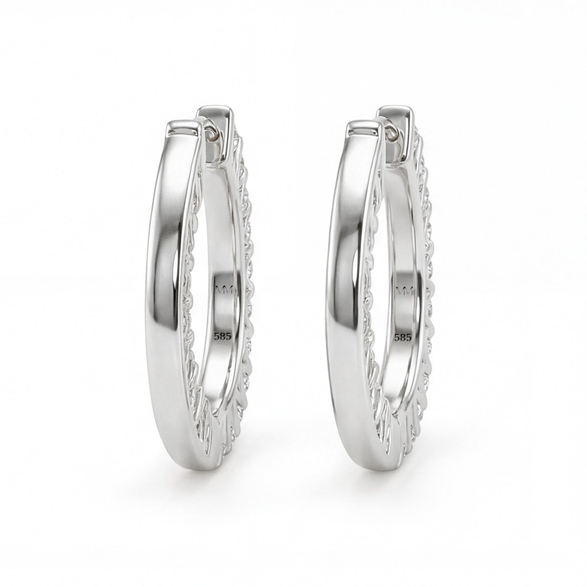 Pristine - Argolas huggie pequenas em moissanite