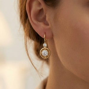 Brincos pendentes com moissanite