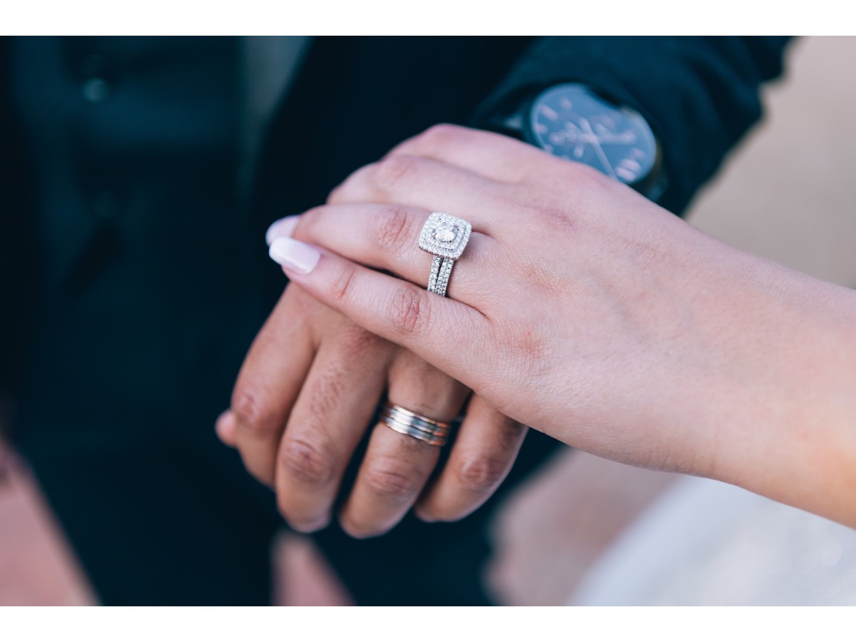 Anel de noivado de moissanite: porque é a escolha perfeita