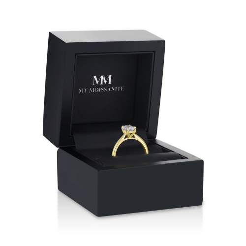 Elysium - Anel solitário com moissanite em talhe esmeralda