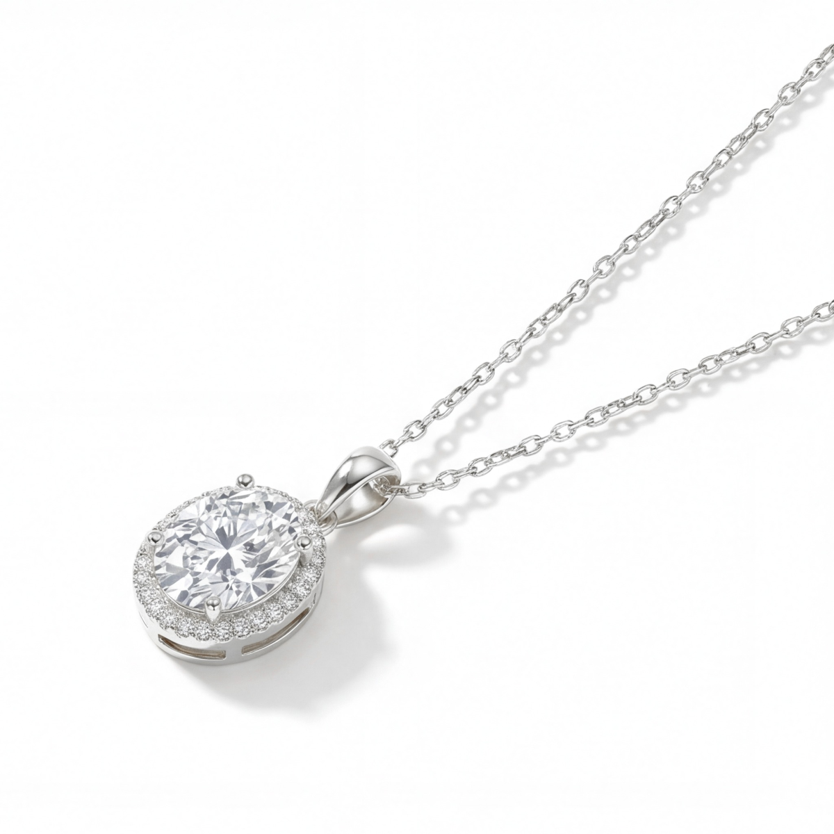Clarique - Pendente clássico em moissanite oval com halo em pavé