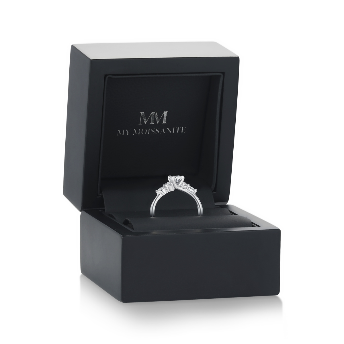 Olivette - Anel de noivado com moissanite de talhe oval e pedras laterais de talhe navette