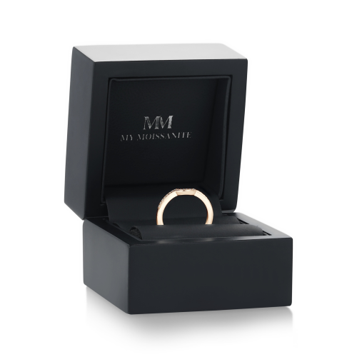 Cirquette - Aliança de casamento curva em moissanite com pedras secundárias