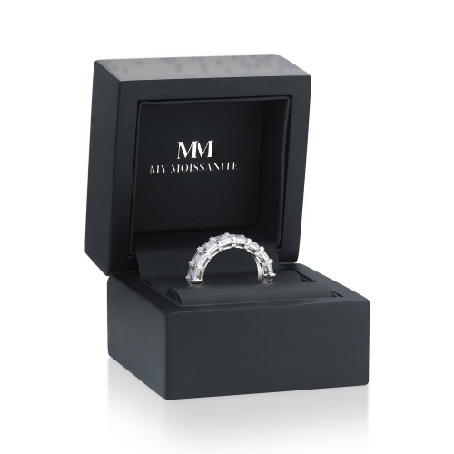Eterna - Anel de eternidade em moissanite com talhe esmeralda