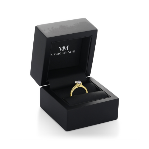 Grace – Anel com moissanite oval e aro bifurcado