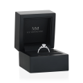 Aurora - Anel em moissanite com pedras laterais minimalistas
