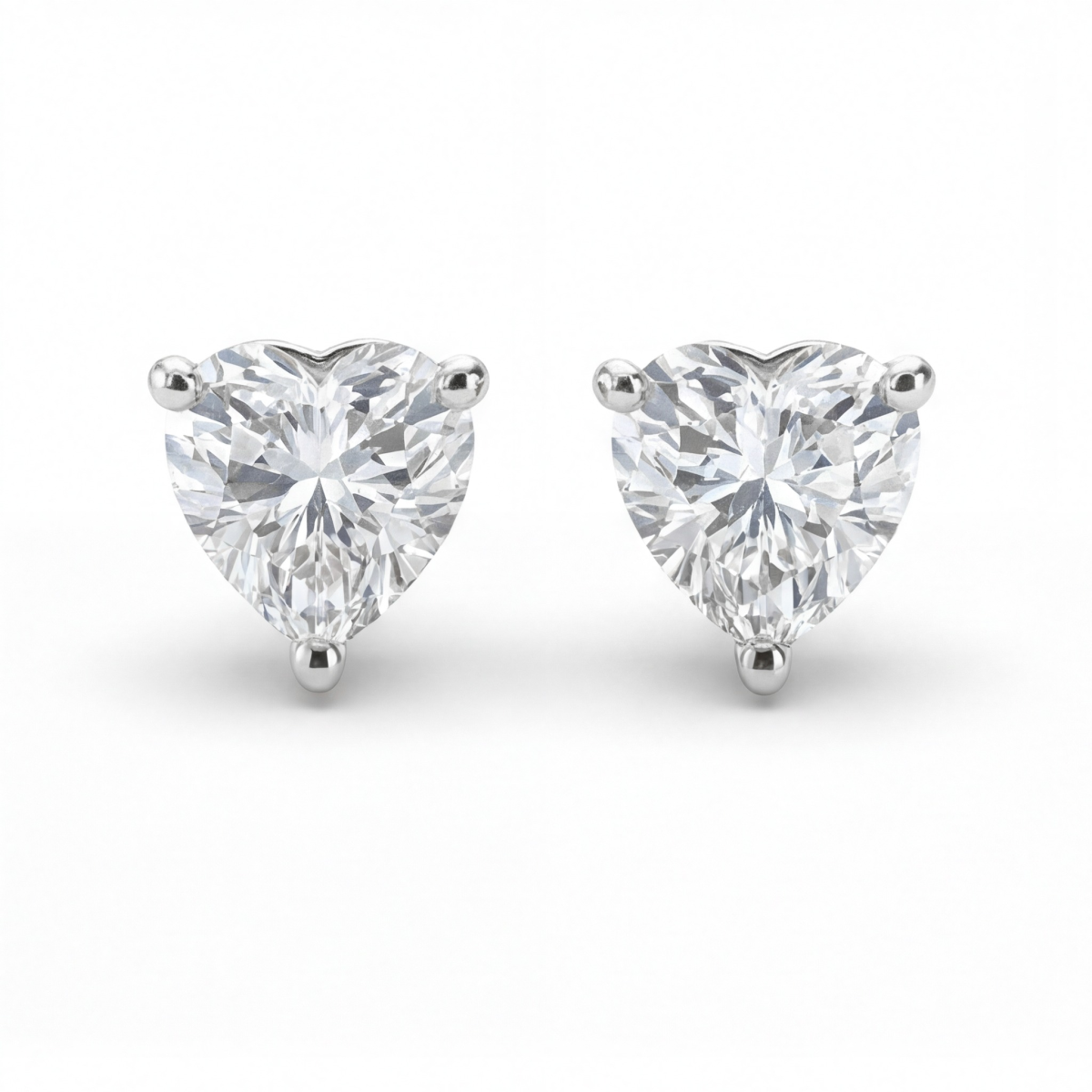 Allure - Brincos em moissanite com talhe coração