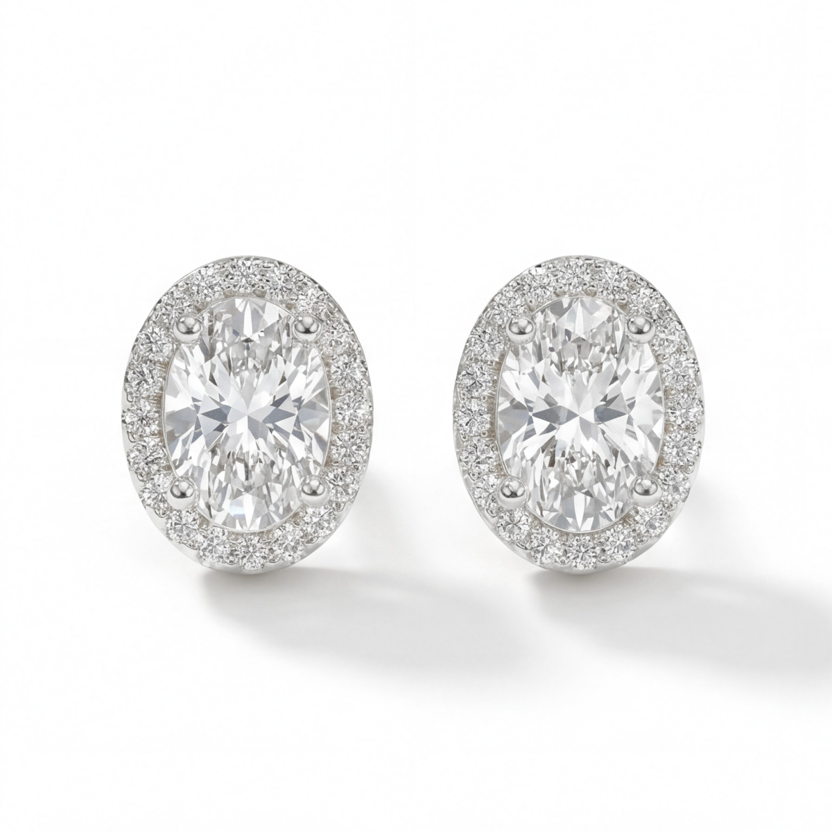 Ellipse - Brincos de espigão com moissanite oval e cravação em halo