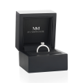 Nina anel - Anel com moissanite oval e pedras laterais em pavé