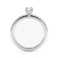 Nina anel - Anel com moissanite oval e pedras laterais em pavé