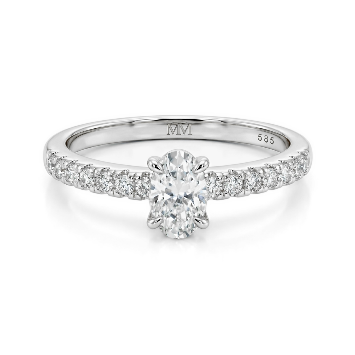 Nina anel - Anel com moissanite oval e pedras laterais em pavé