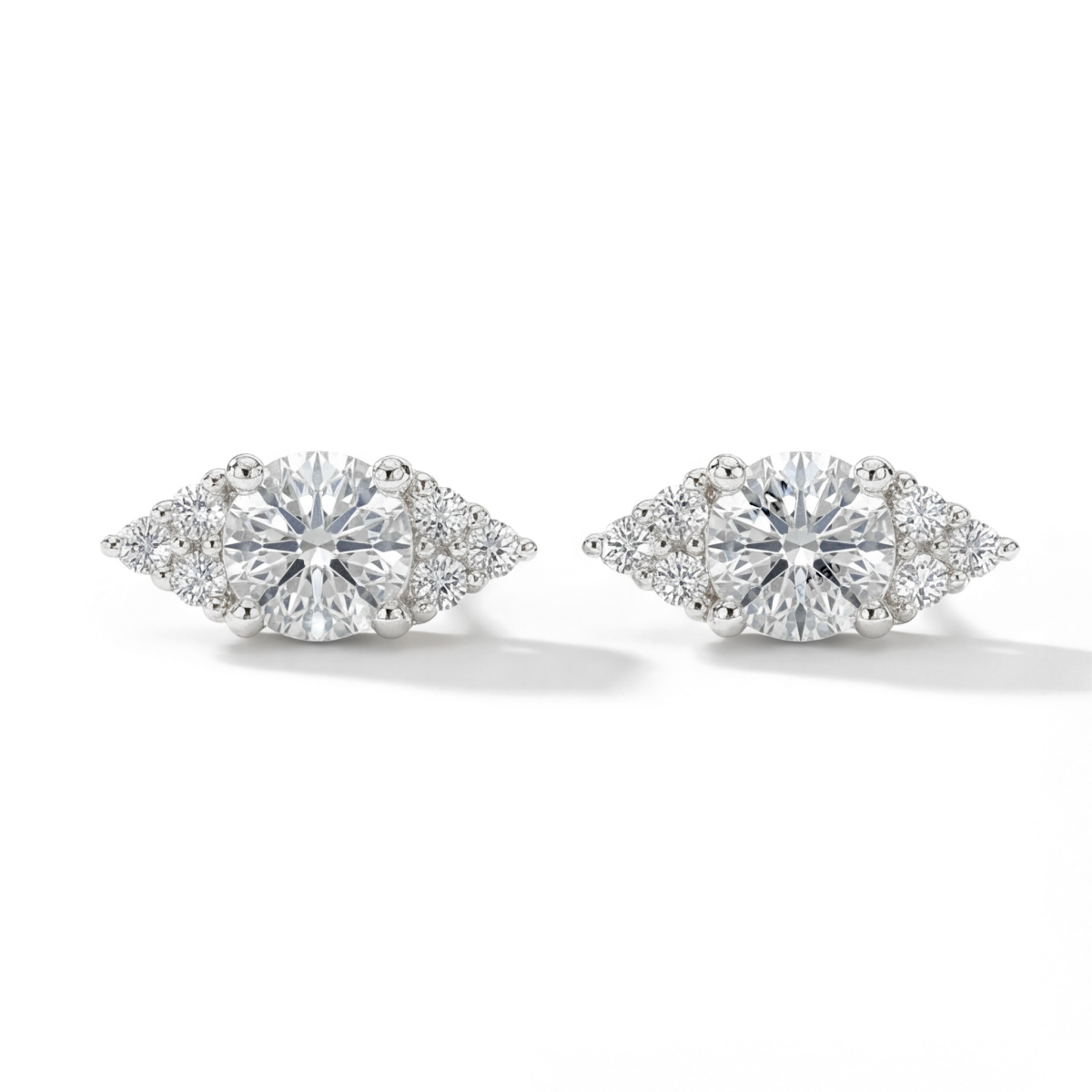 Lustrous - Brincos de espigão em moissanite