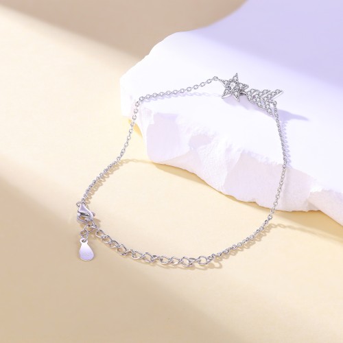 Stellaris - Pulseira ajustável com charm de estrela em moissanite e cravação em pavé