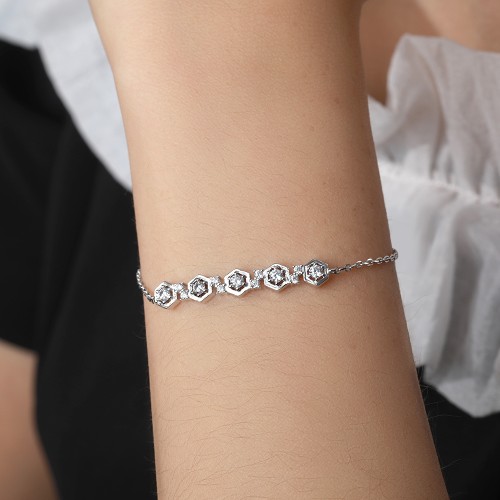 Octet - Pulseira em moissanite com bisel hexagonal e corrente ajustável