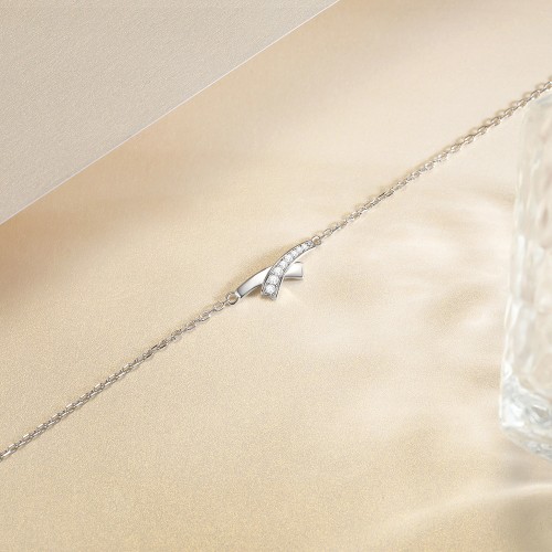 Halcyon - Pulseira com motivo de lua crescente, moissanite e cravação em pavé
