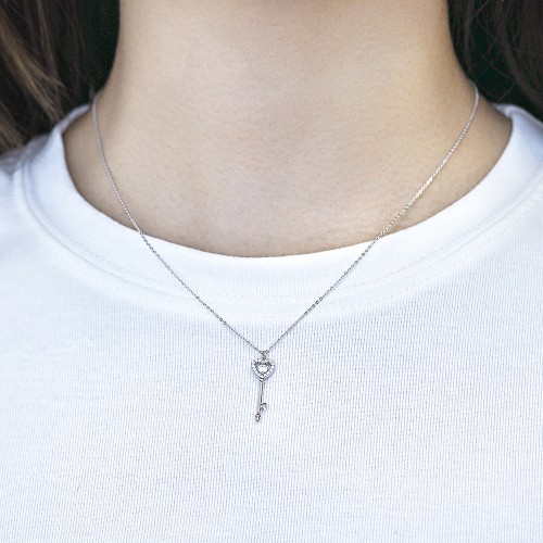 Amore - Pendente em moissanite em forma de chave com coração e cravação em pavé