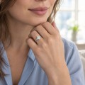 Posy - Anel de moissanite navette com pedras laterais agrupadas