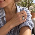 Radiline - Anel de memória de três quartos em moissanite de talhe radiante