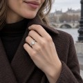 Sylvaine - Anel de noivado em moissanite oval com grupos de pedras navette em forma de folhas e aro bifurcado