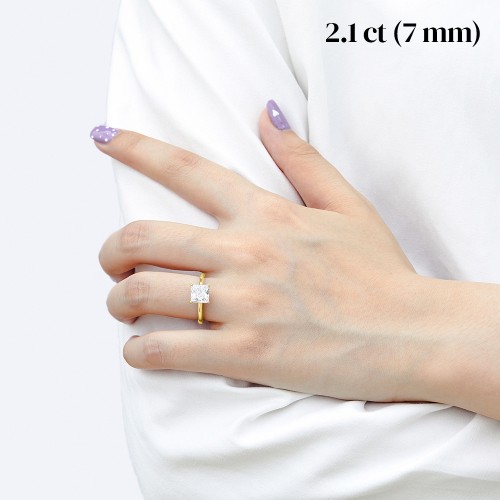 Iris – Anel solitário em moissanite com talhe princesa